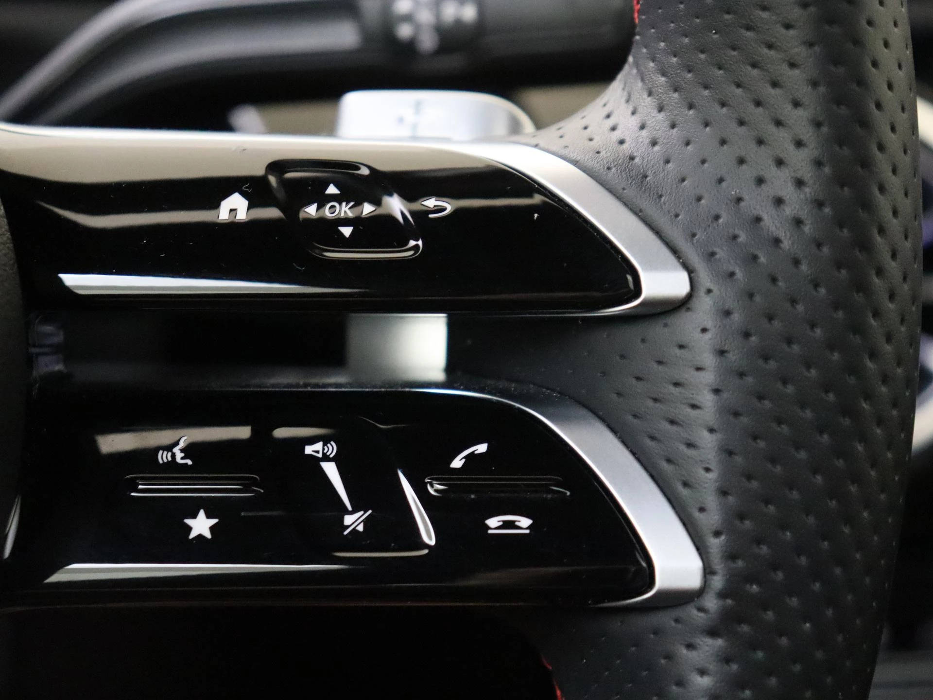 Mercedes-Benz-CLA-image-13