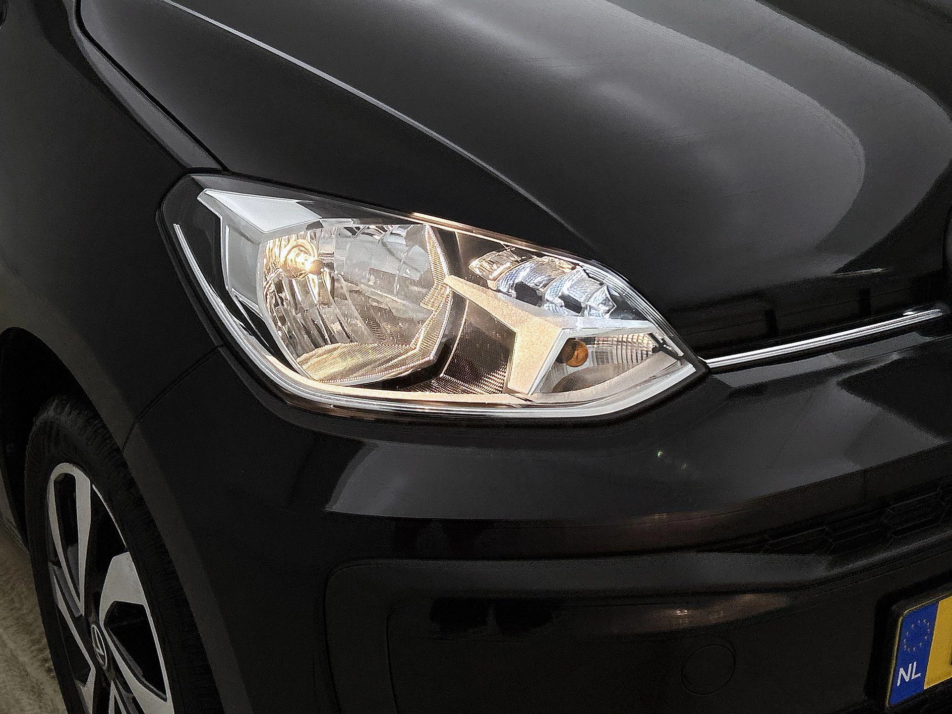 Volkswagen-up!-image-26