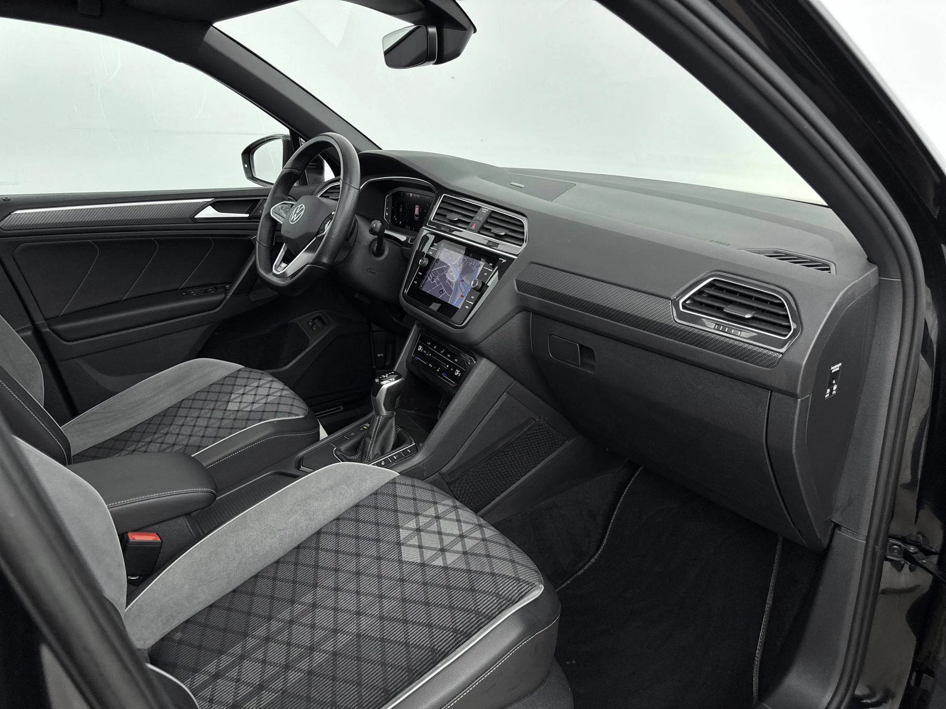 Volkswagen-Tiguan-image-17