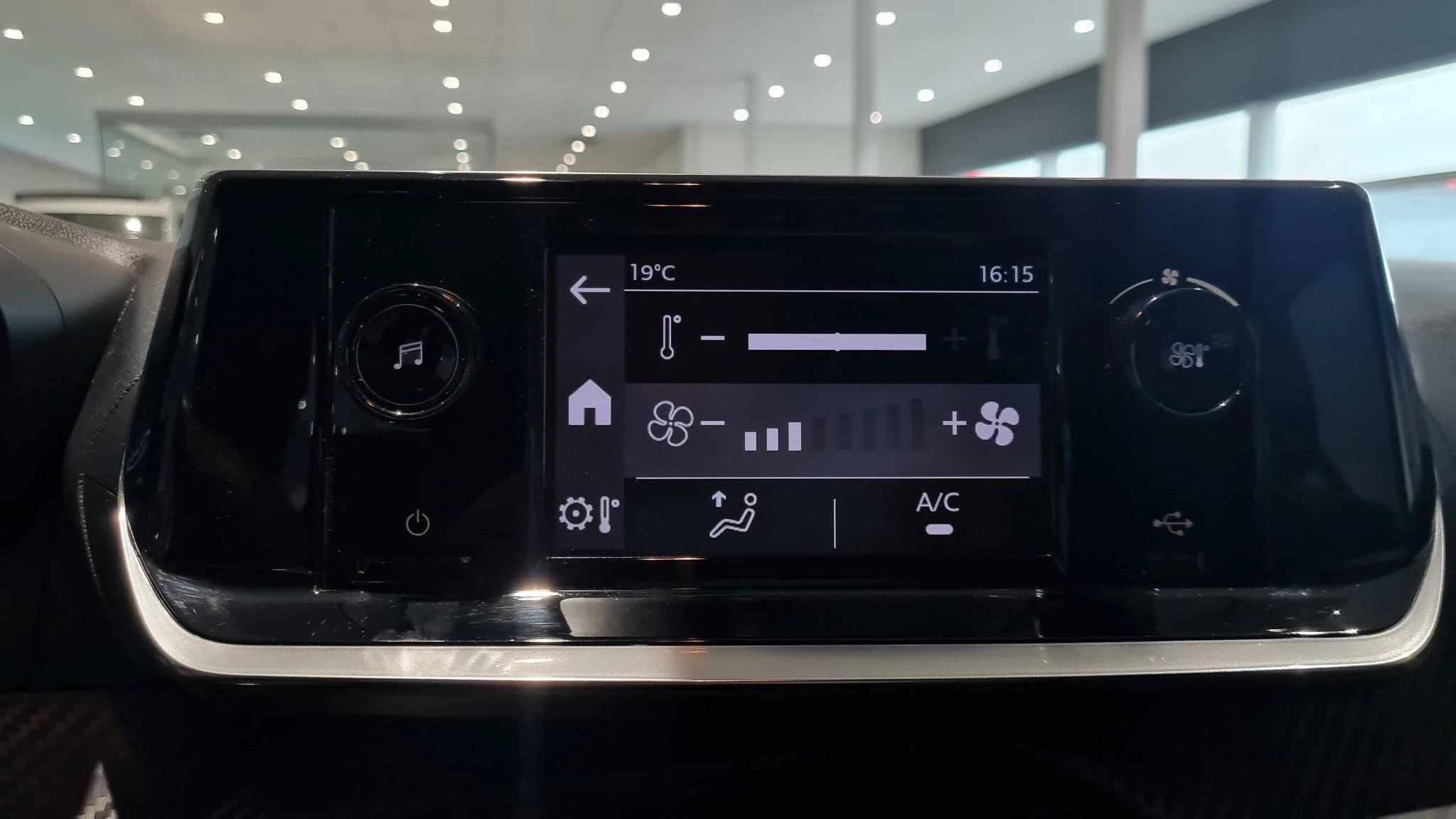 Peugeot-208-image-13