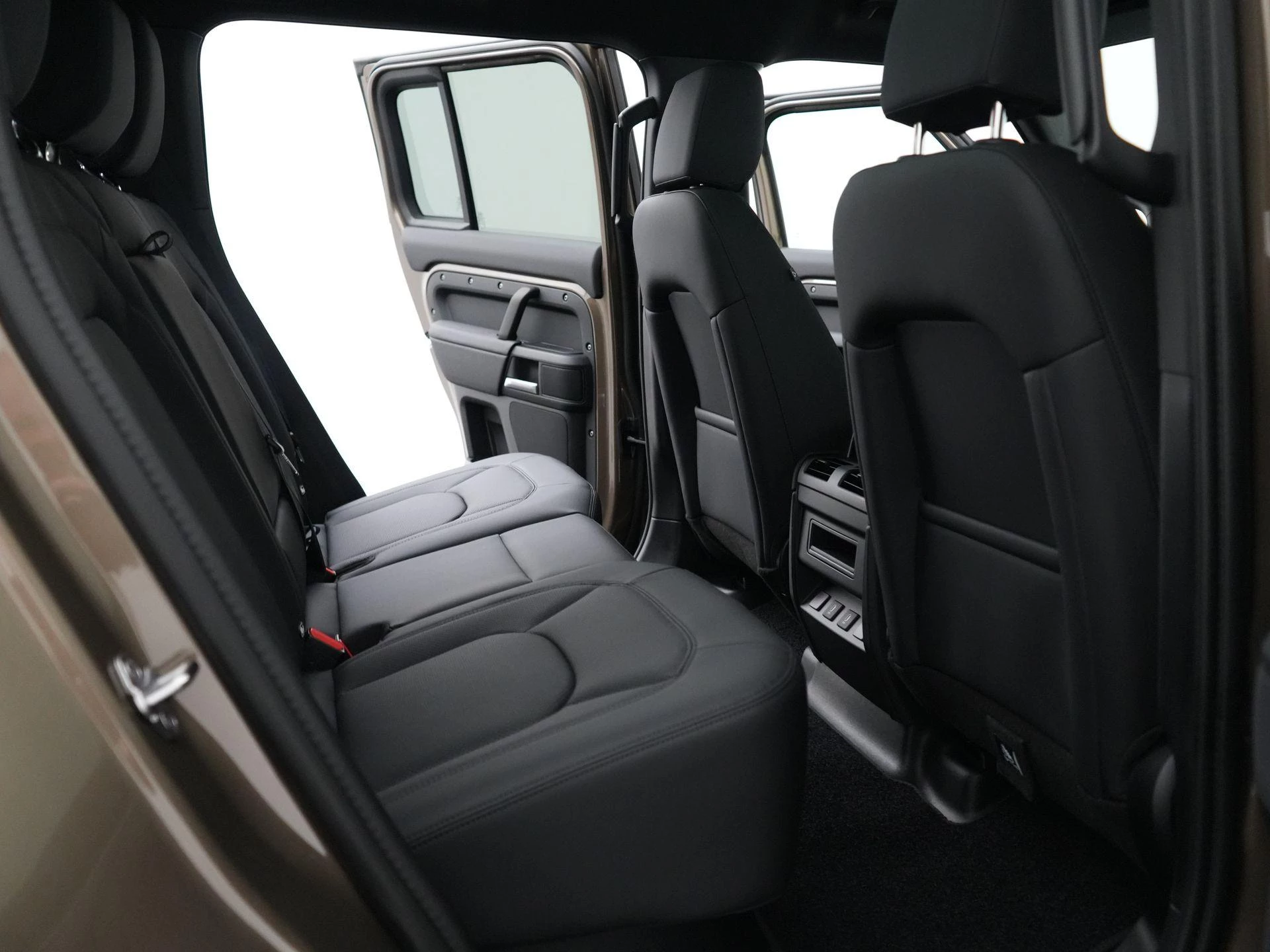 Land Rover-Defender-image-38