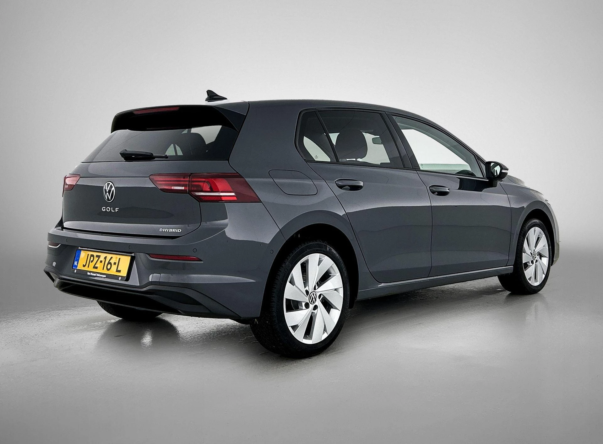 Volkswagen-Golf-image-3