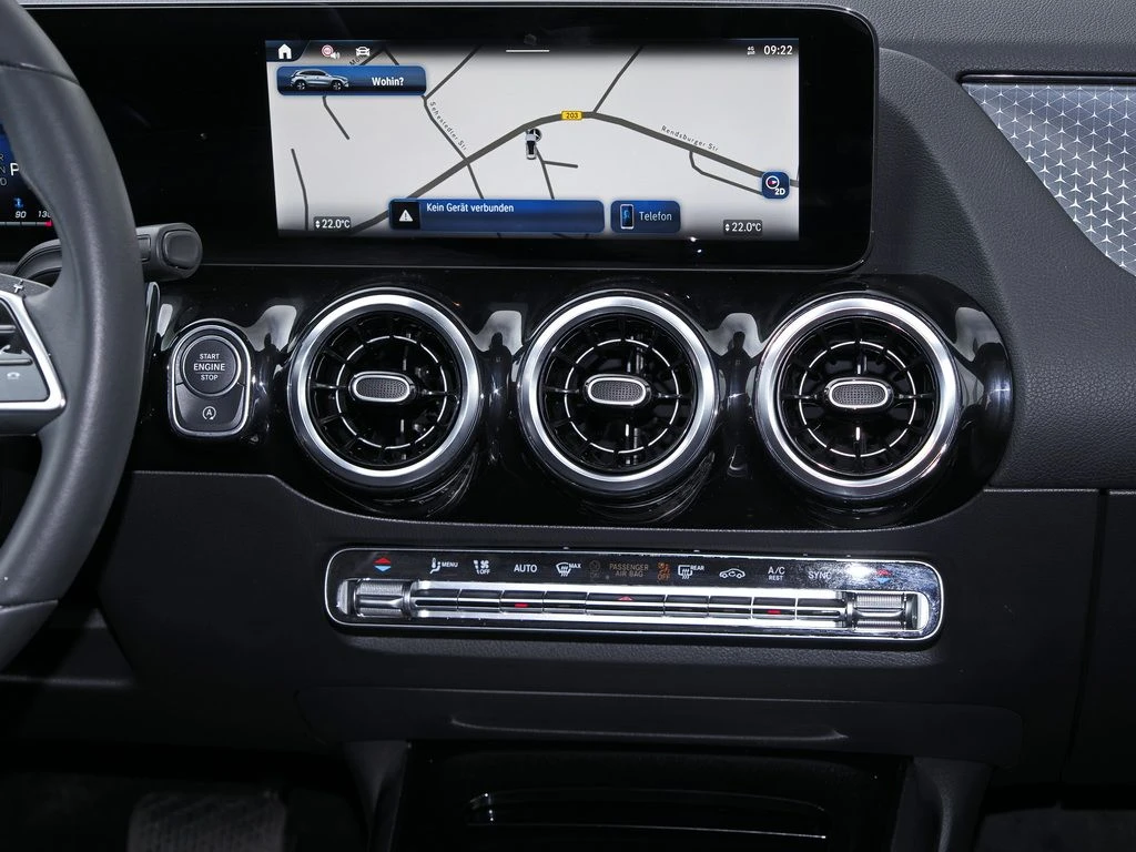 Mercedes-Benz-GLA 200 d-image-10