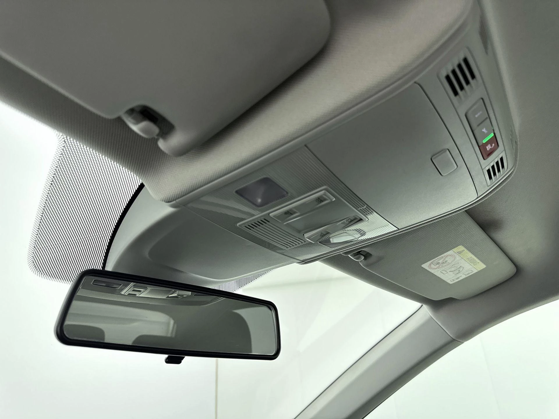 Volkswagen-Polo-image-12