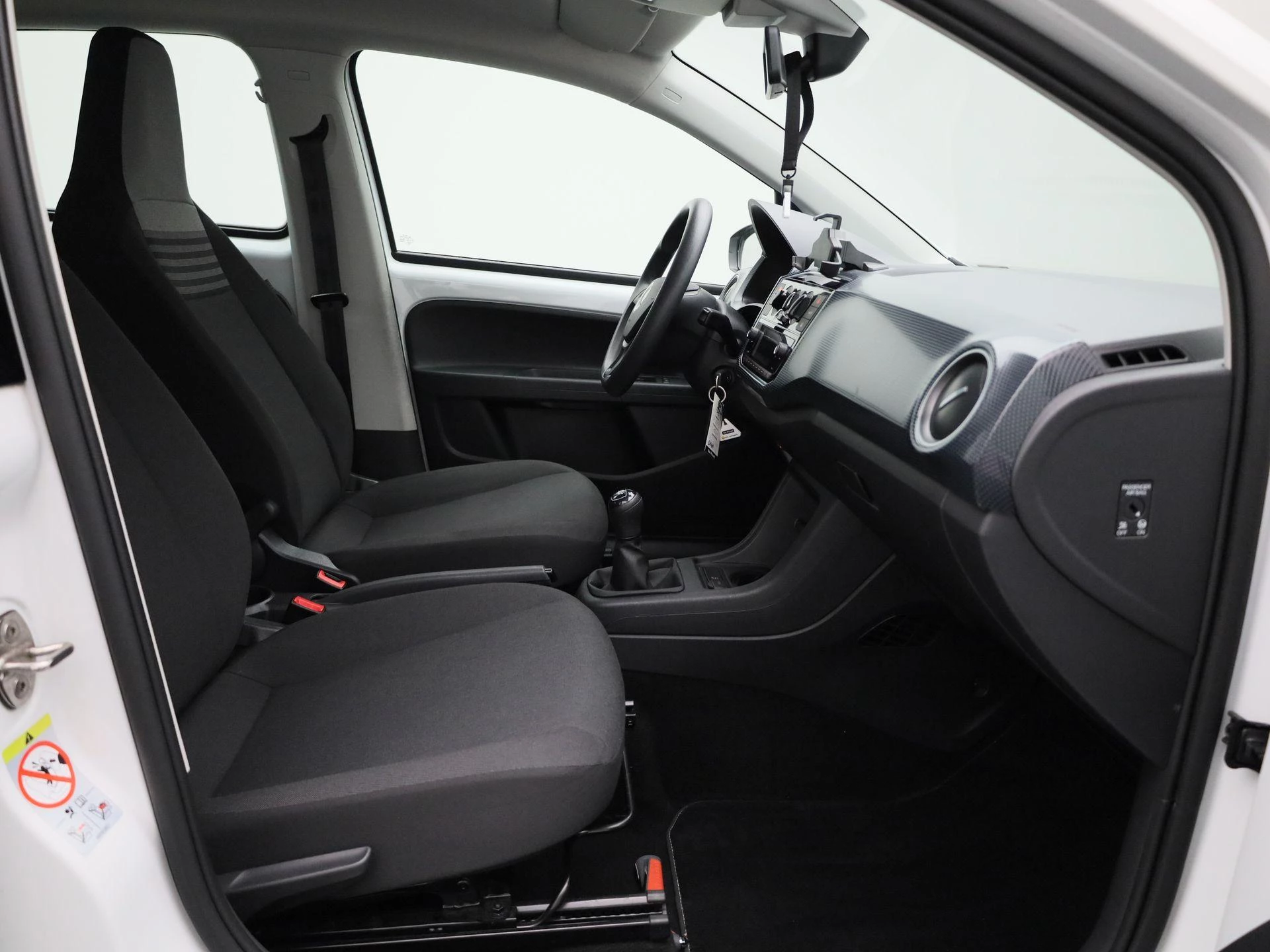 Volkswagen-up!-image-22