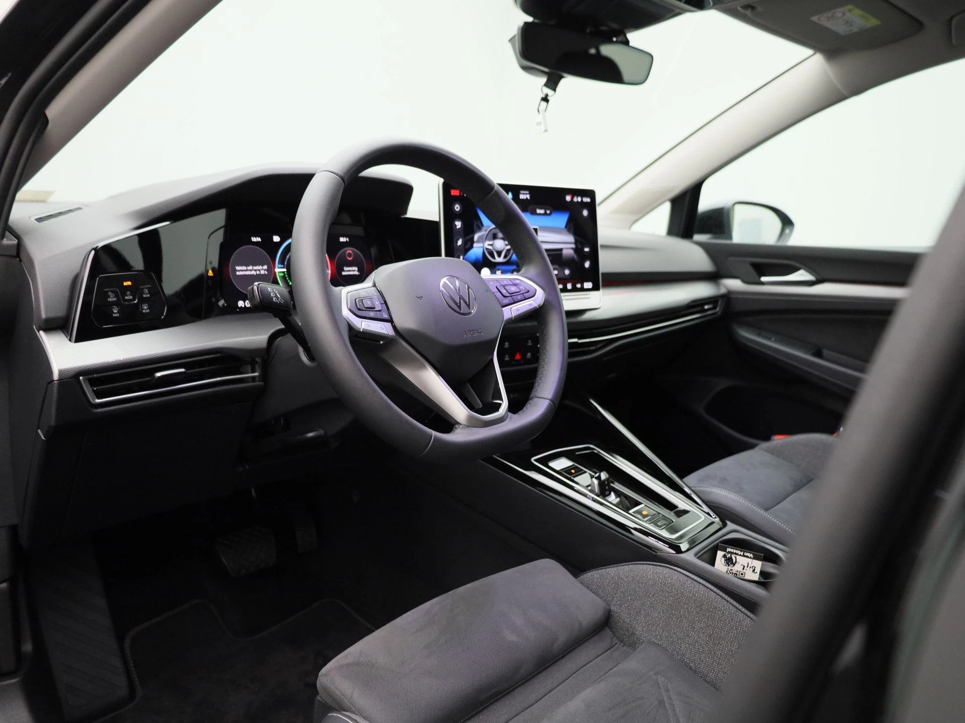 Volkswagen-Golf-image-34