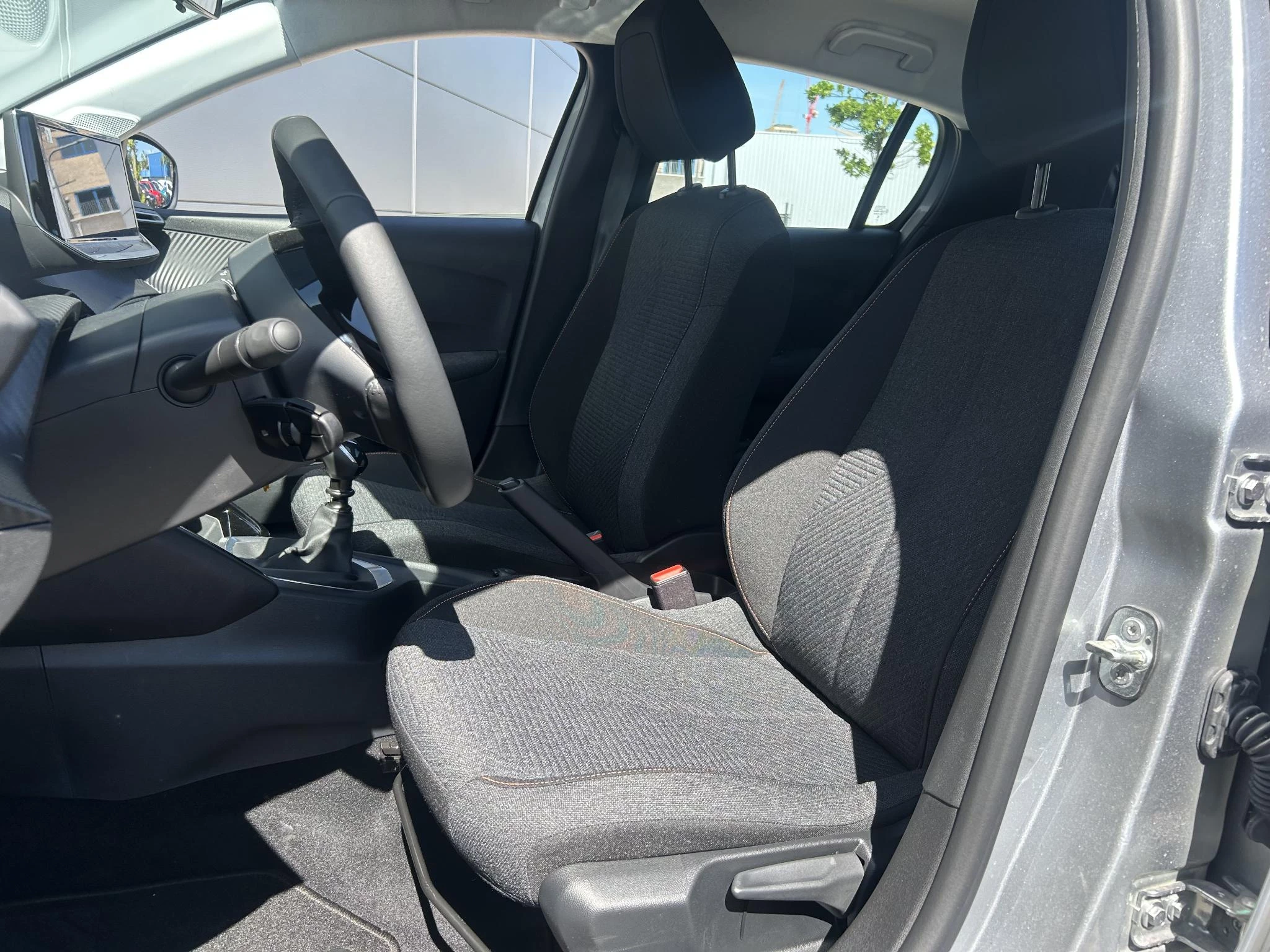 Peugeot-208-image-16