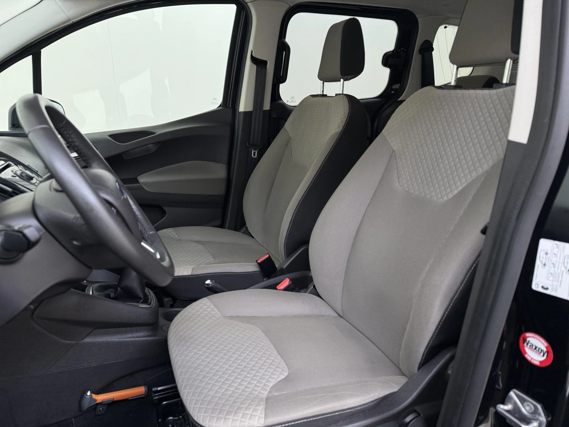 Ford-Tourneo Courier-image-14