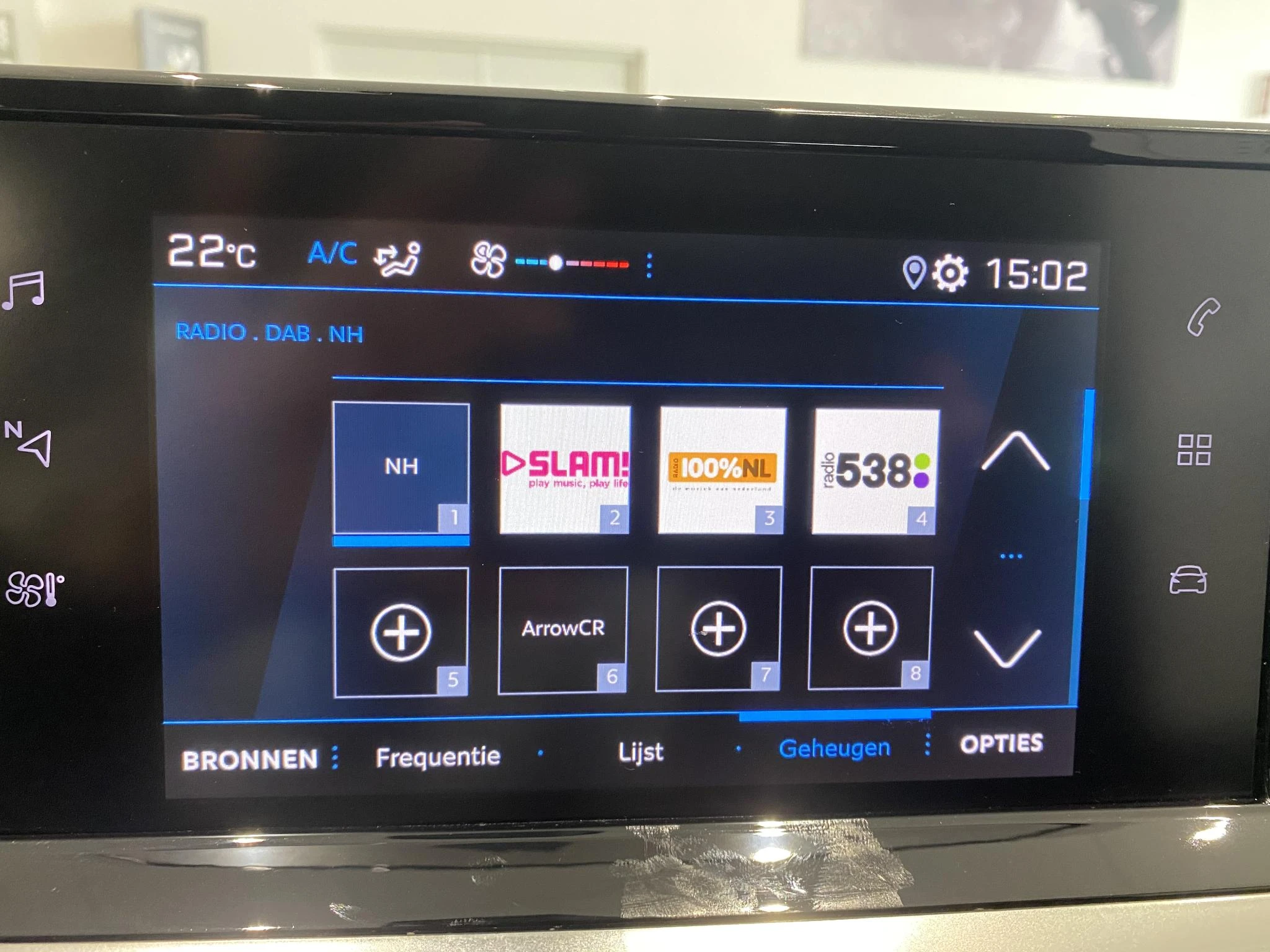 Peugeot-208-image-32