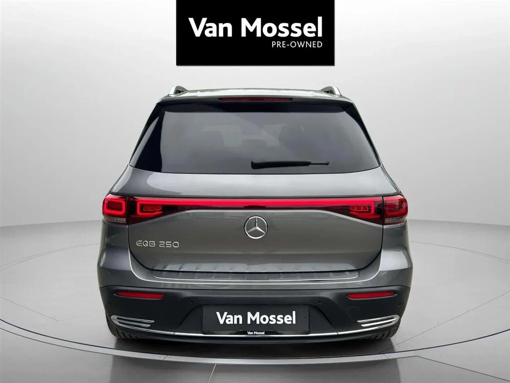 Mercedes-Benz-EQB-image-5