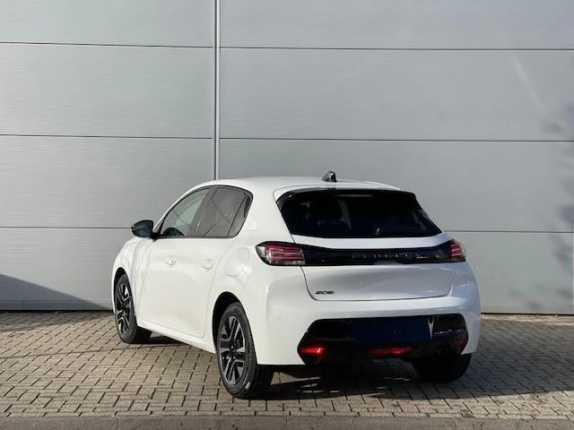 Peugeot 208 Allure Hybrid 110 e-DCS8