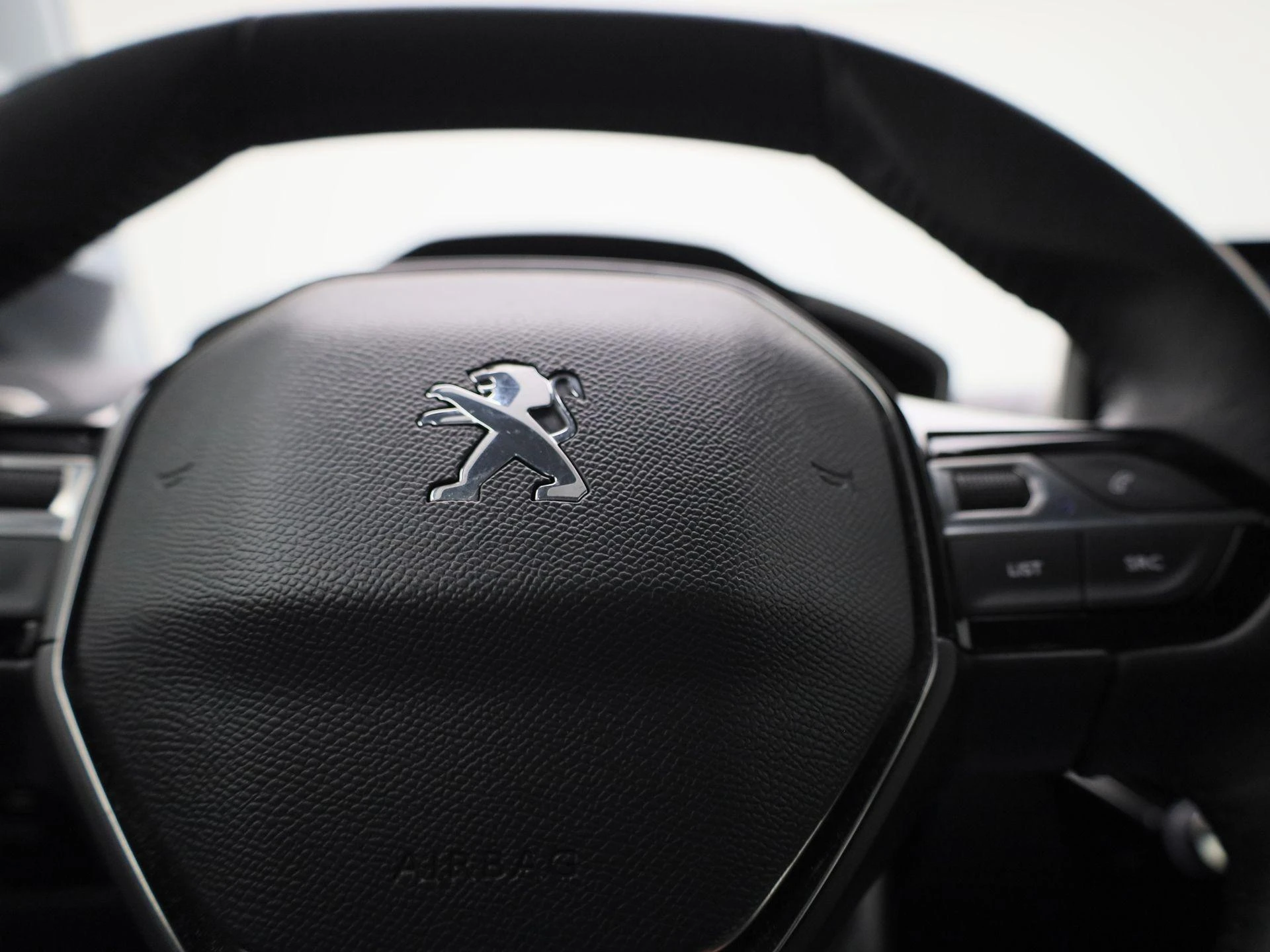 Peugeot-e-208-image-27