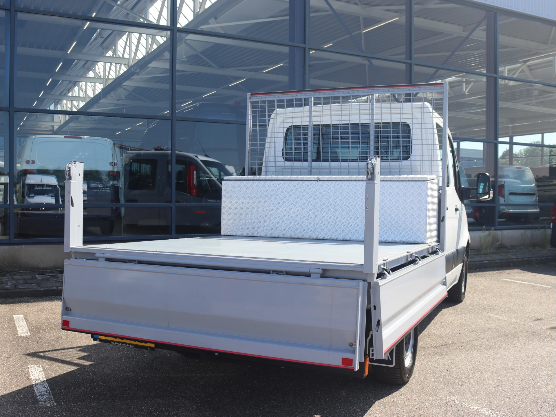 Mercedes-Benz-Sprinter-image-3