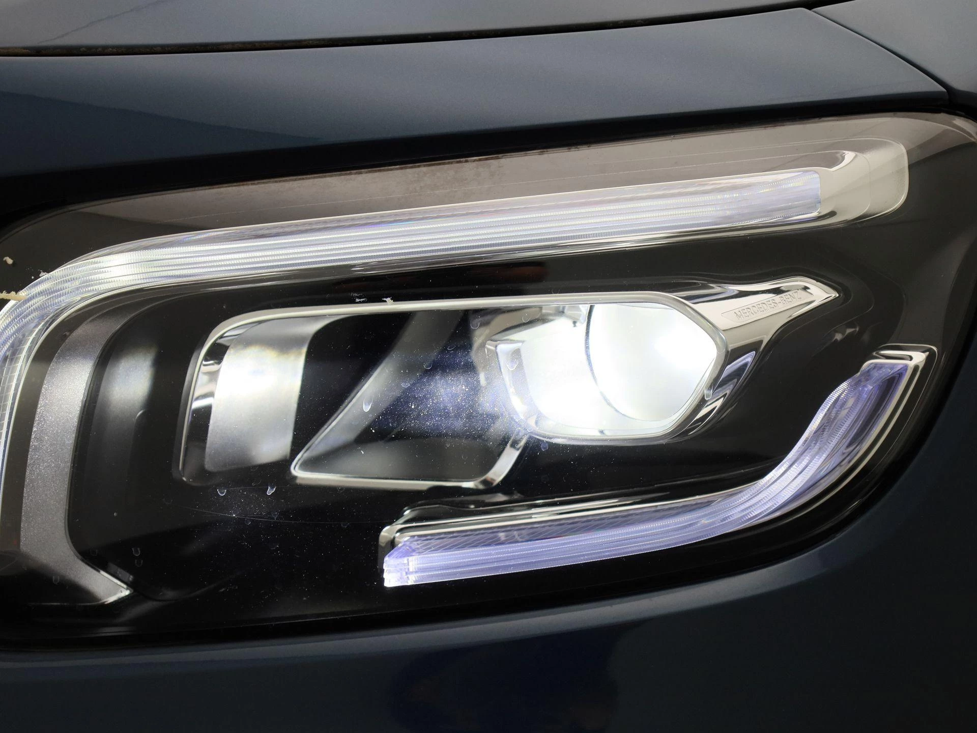 Mercedes-Benz GLB 200 LUXURY LINE + LEDER + PANO + 7-ZIT + CARPLAY +