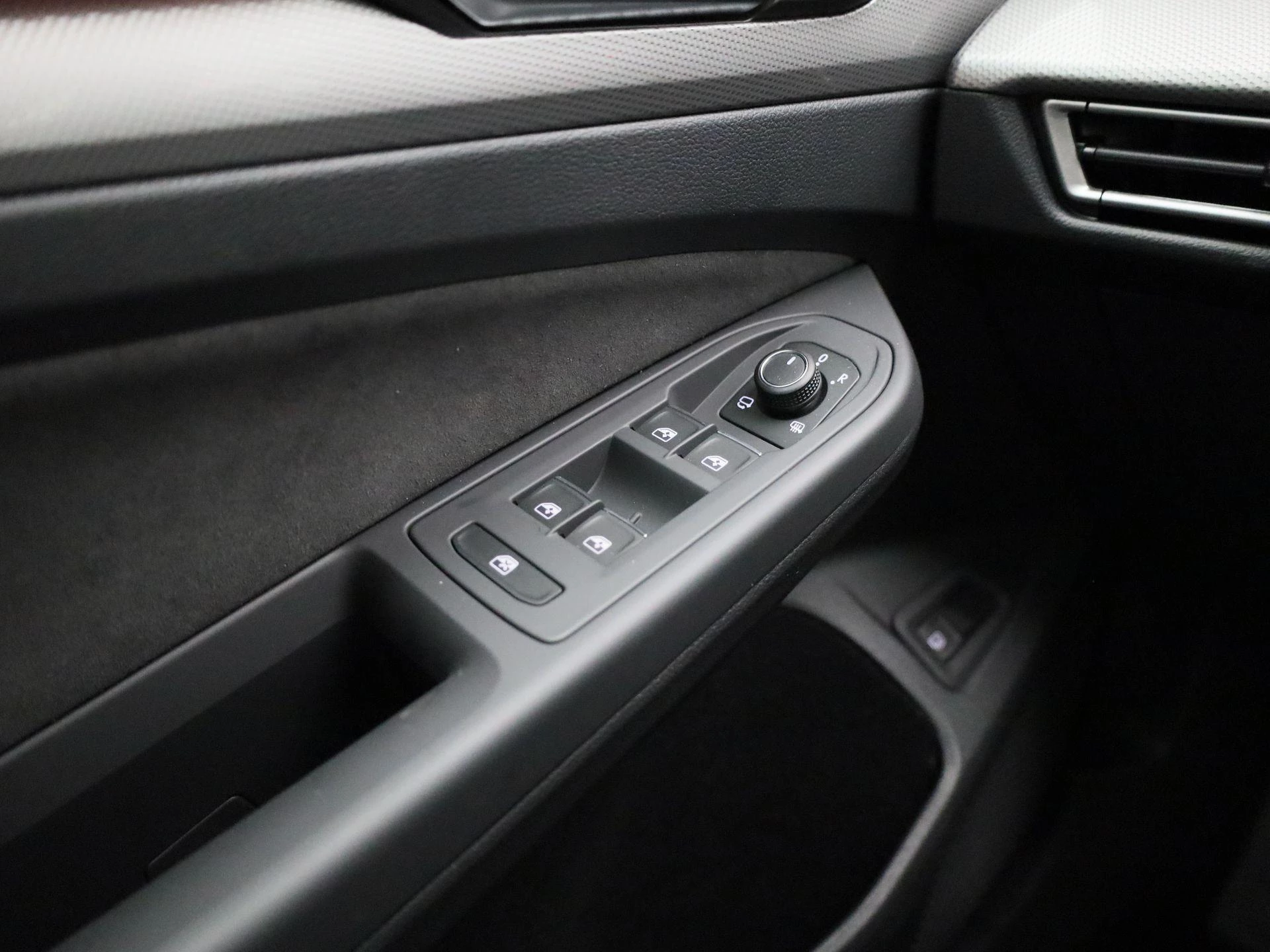 Volkswagen-Golf-image-22