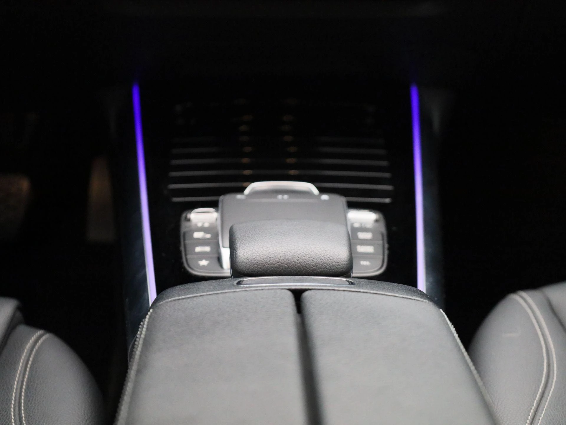 Mercedes-Benz-EQA-image-9