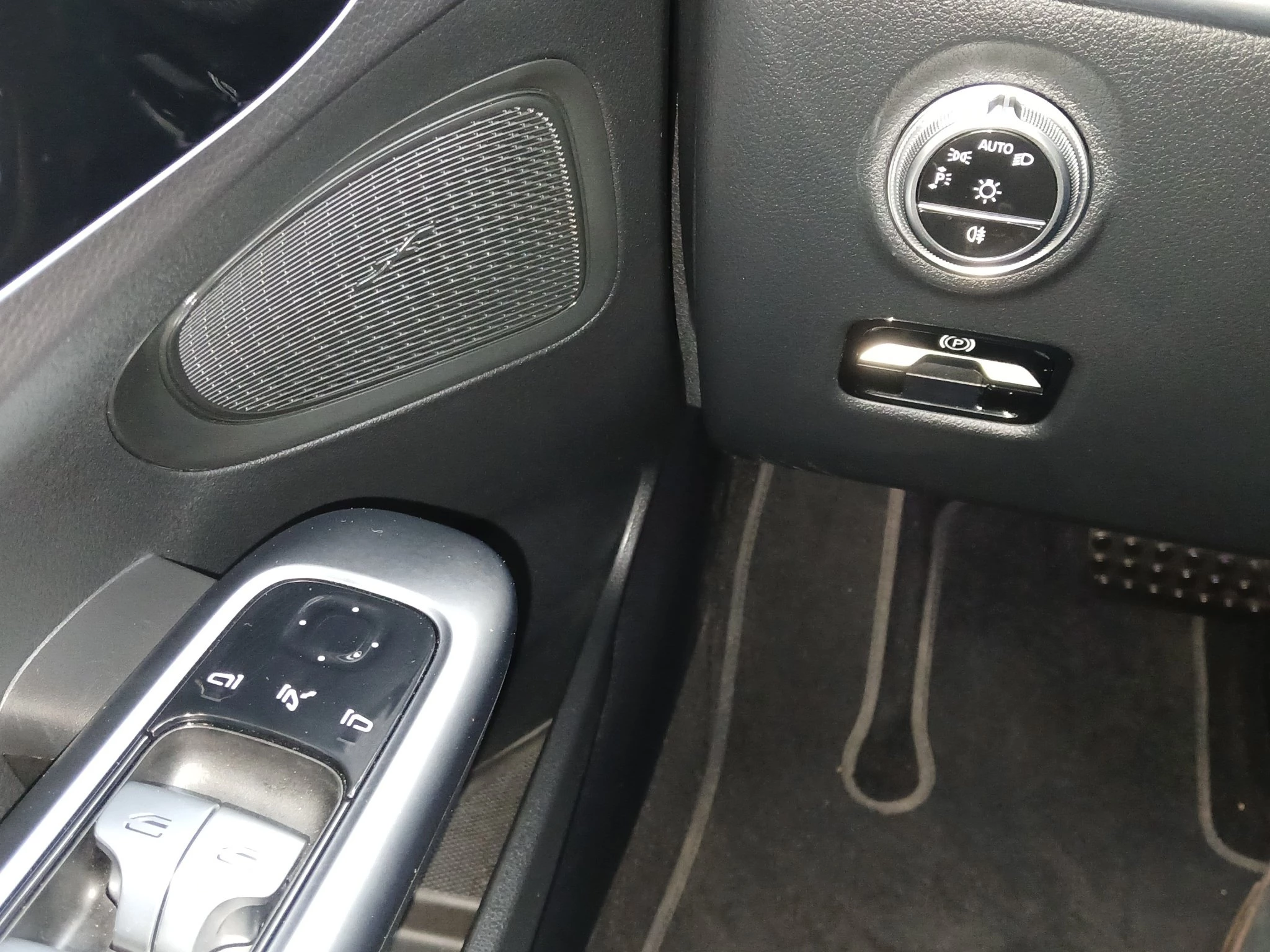 Mercedes-Benz C-Klasse 300 d T AMG Line AUT | AHK | LED | NAV
