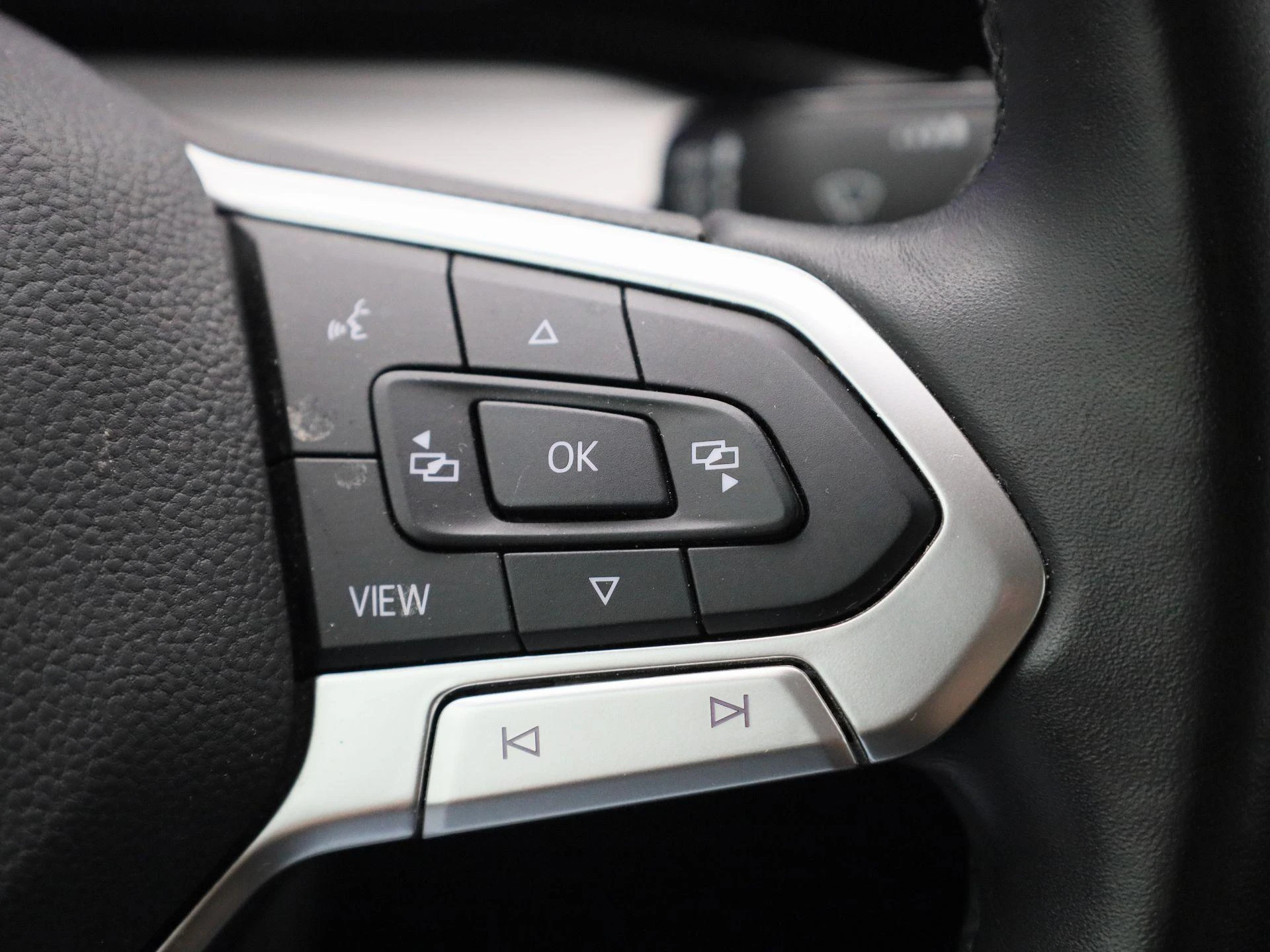 Volkswagen-Golf-image-25