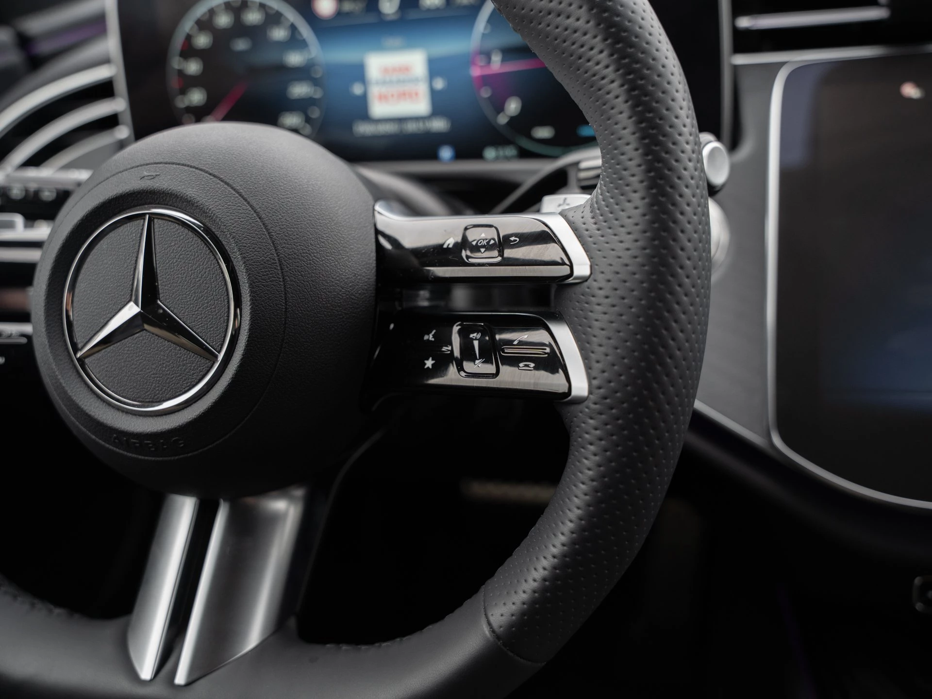 Mercedes-Benz E-Klasse 220 d AMG Line Advanced AHK*AMB.BELEUT*WINT.PKT