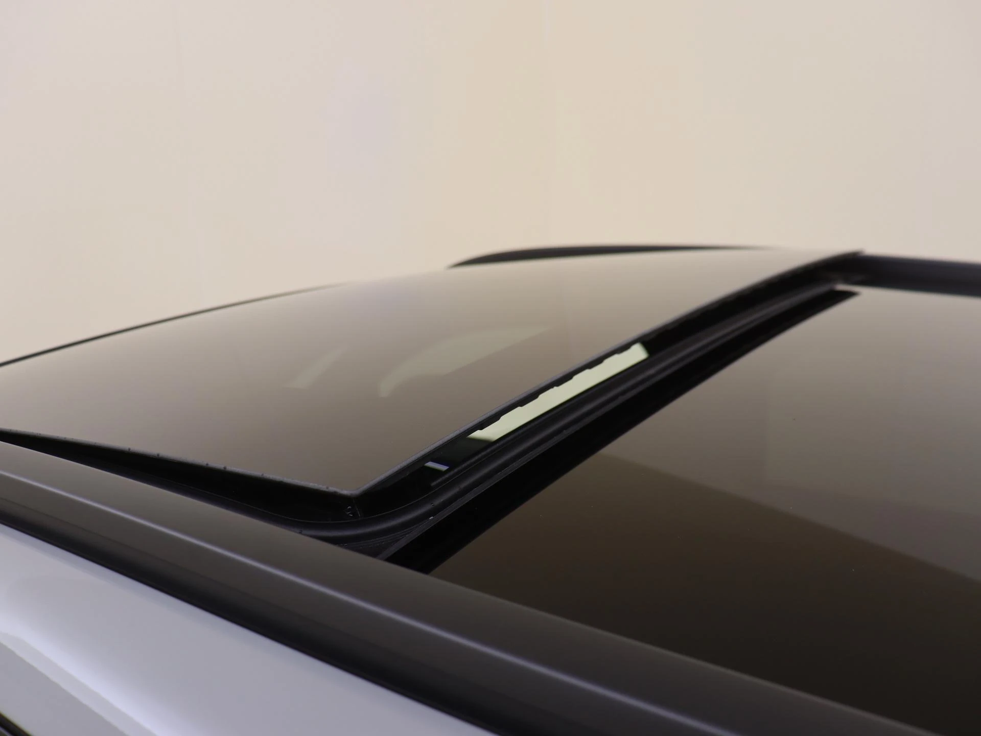 Mercedes-Benz-GLC-image-27
