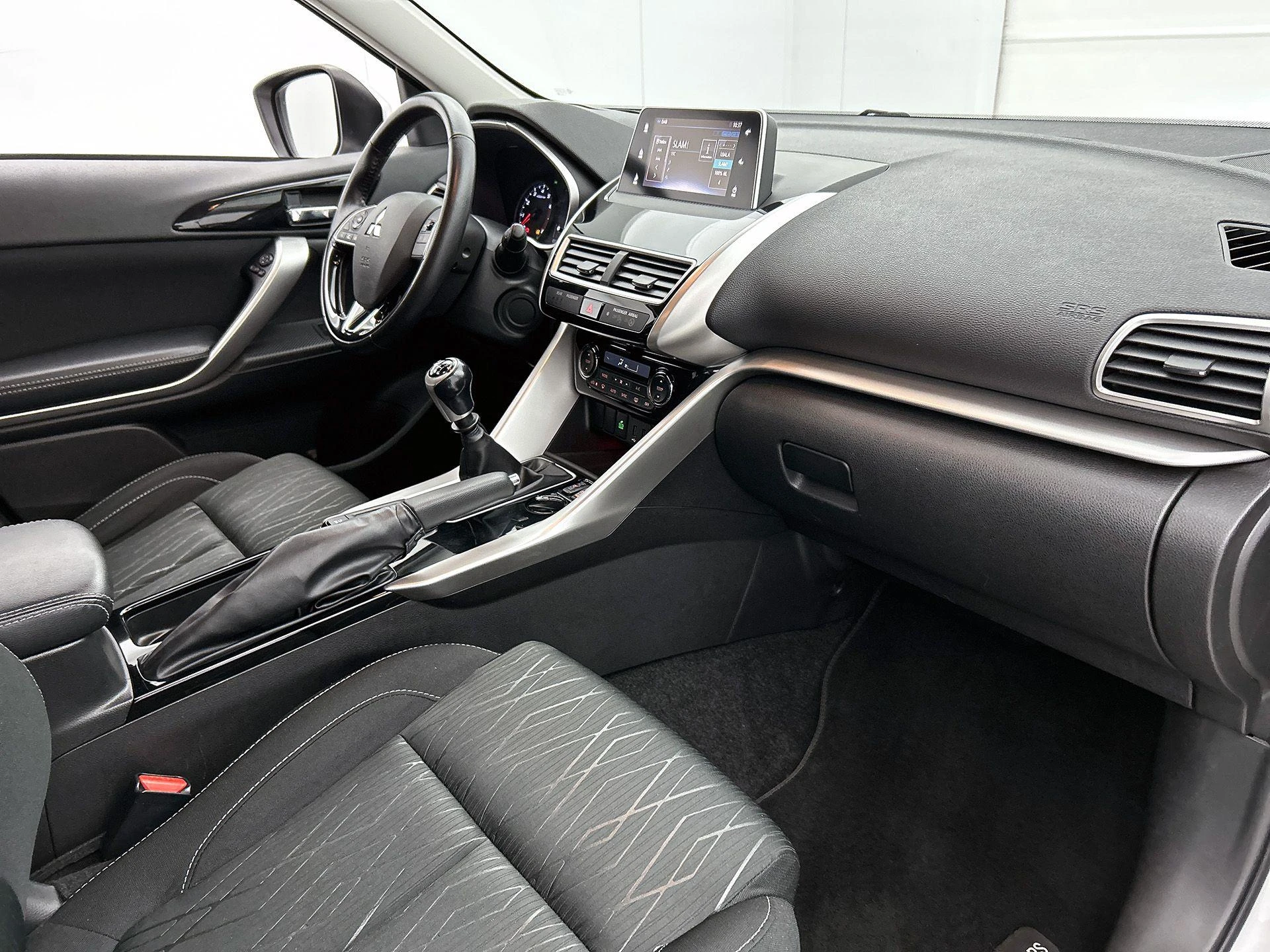 Mitsubishi-Eclipse Cross-image-18