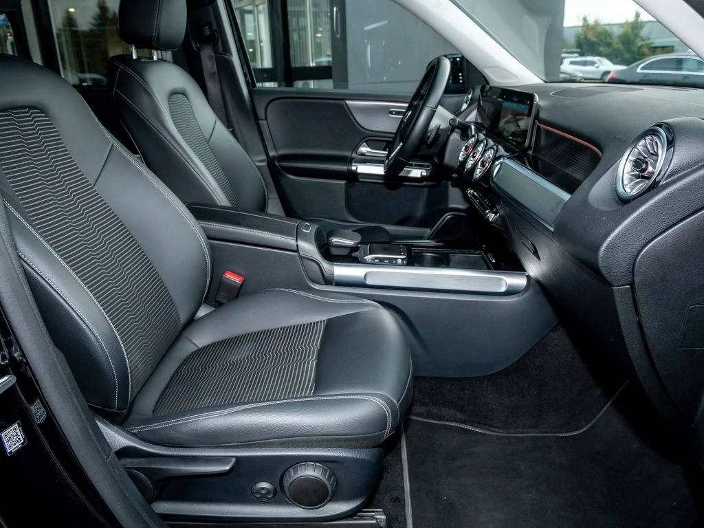 Mercedes-Benz-GLB 200-image-10