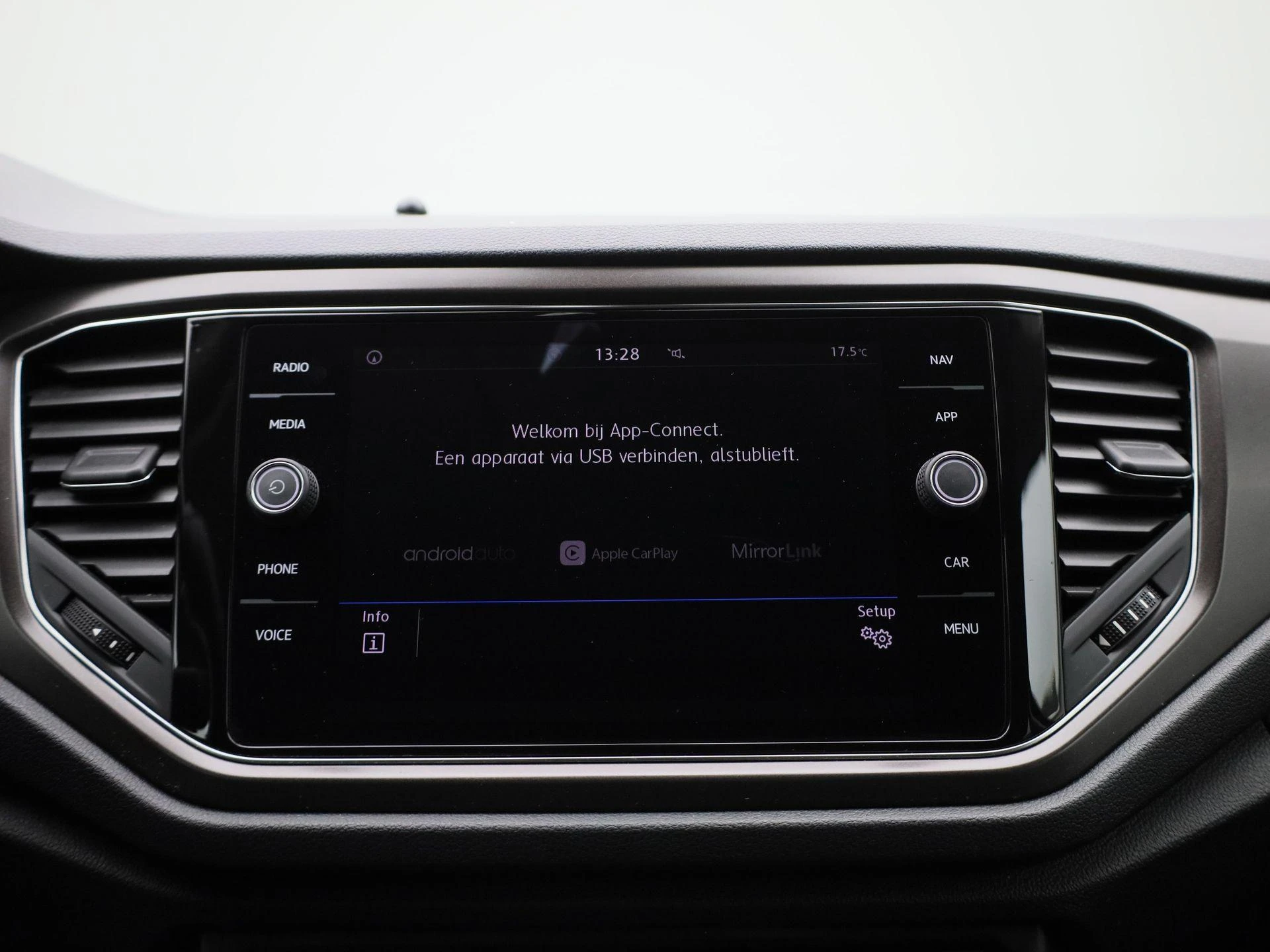 Volkswagen-T-Roc-image-19