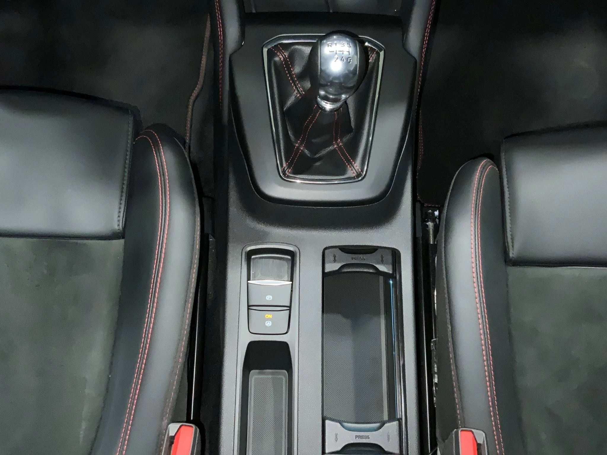 Ford Kuga ST-Line X*PANO*AHK*LED-MATRIX*360GRAD*ACC*NAVI*SOUND-SYS.