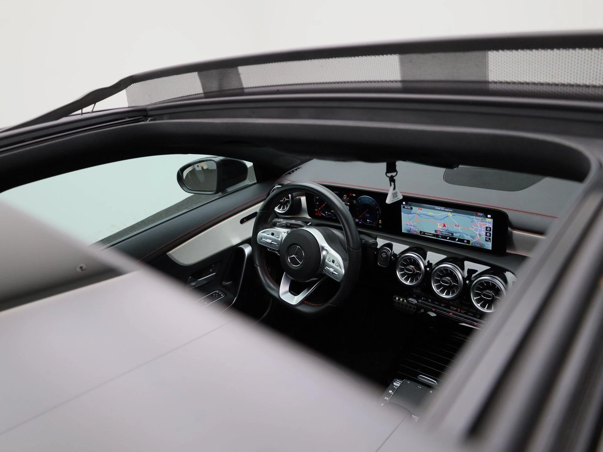 Mercedes-Benz-CLA-image-41