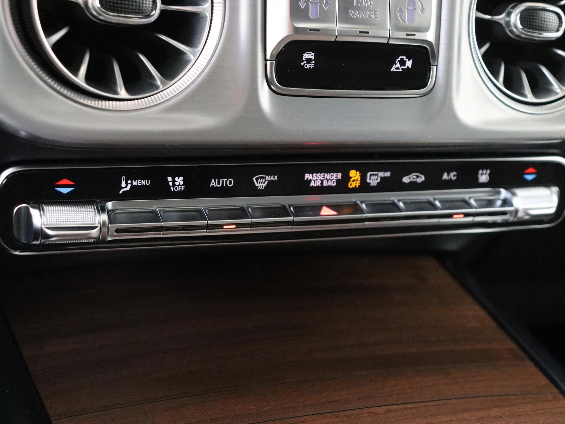 Mercedes-Benz-G-Klasse-image-19