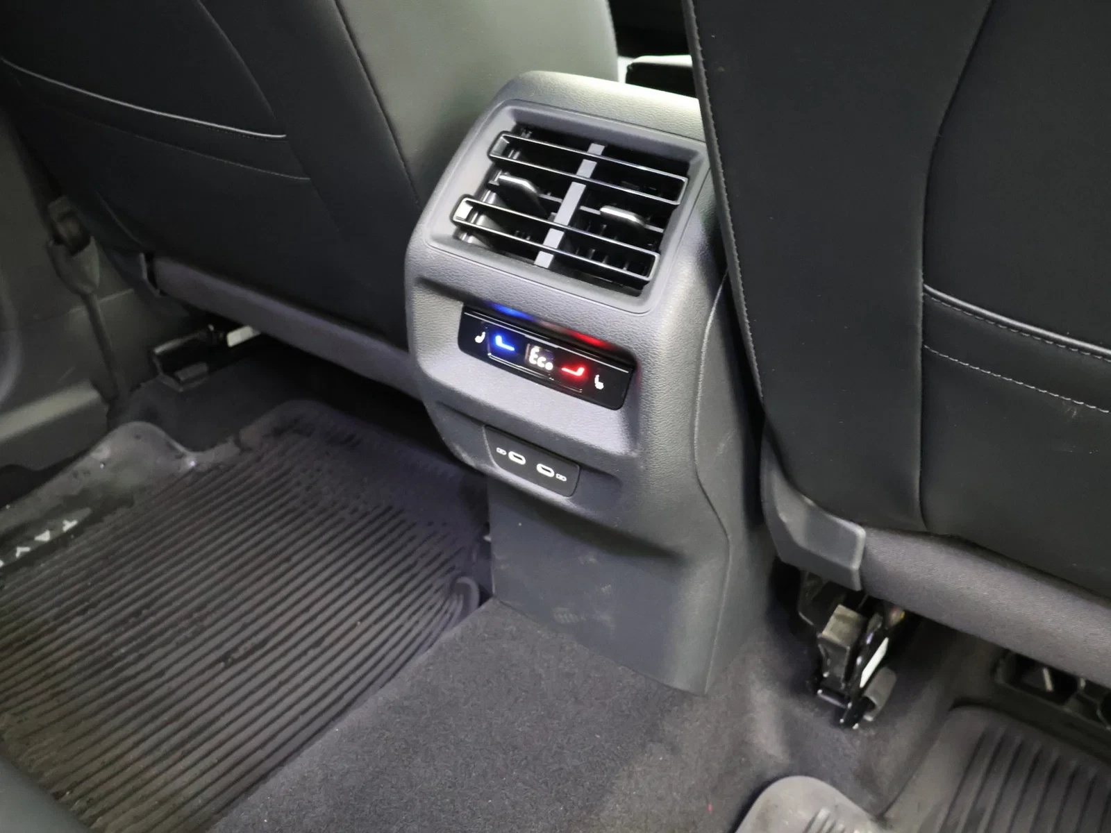 Volkswagen Tayron eHybrid (PHEV) Tayron R-Line Business Premium 1.5TSI eHybrid 177 pk DSG / DEMO