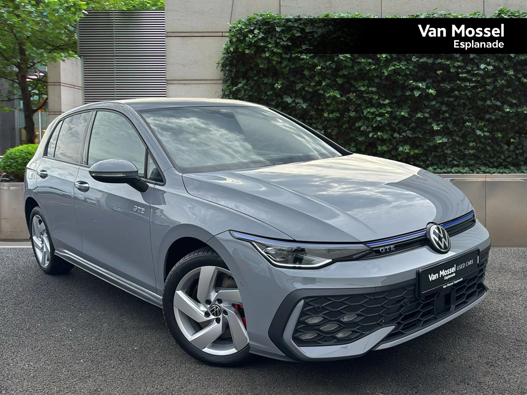 Volkswagen-Golf-image-0