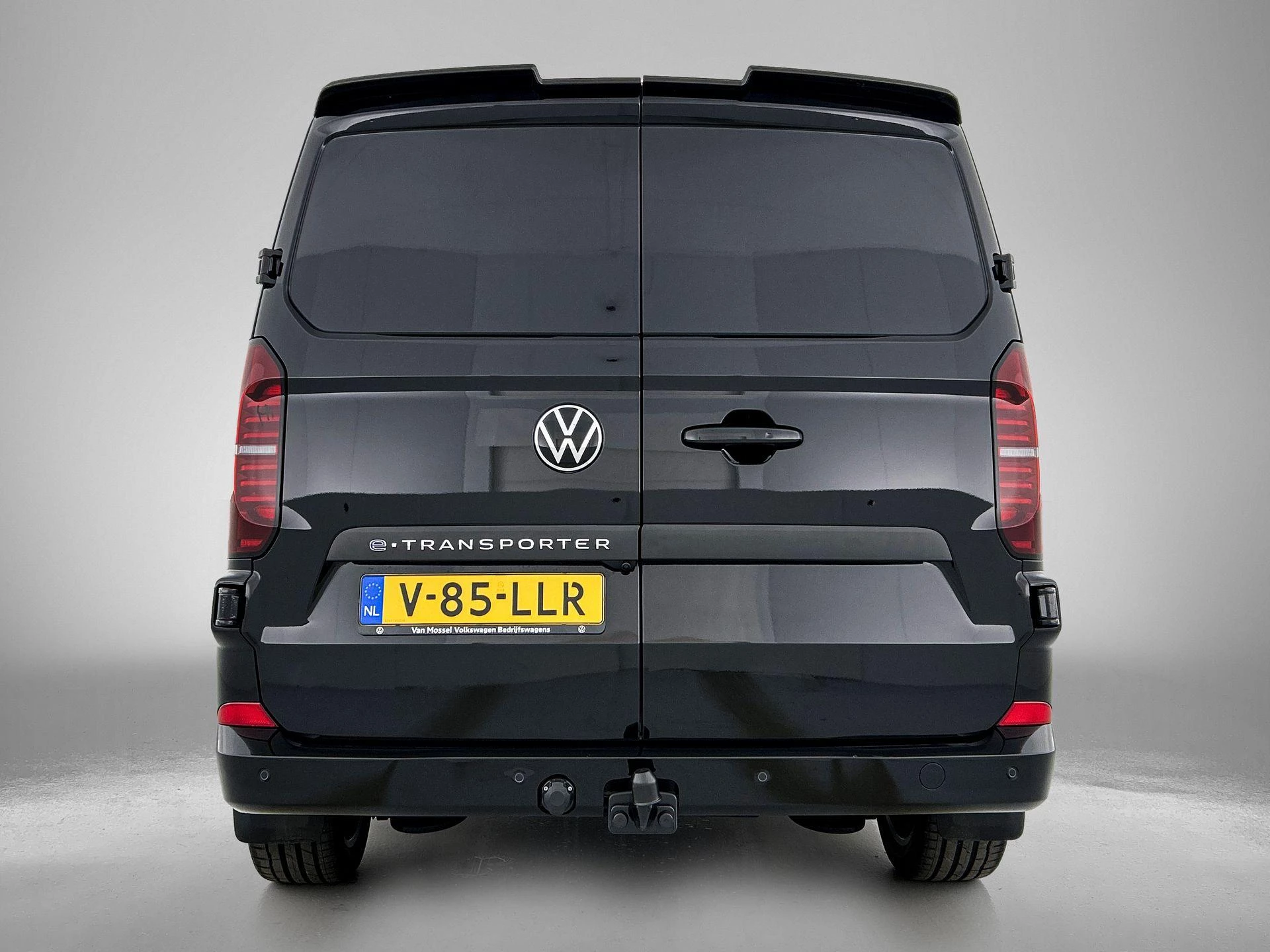 Volkswagen-e-Transporter-image-2