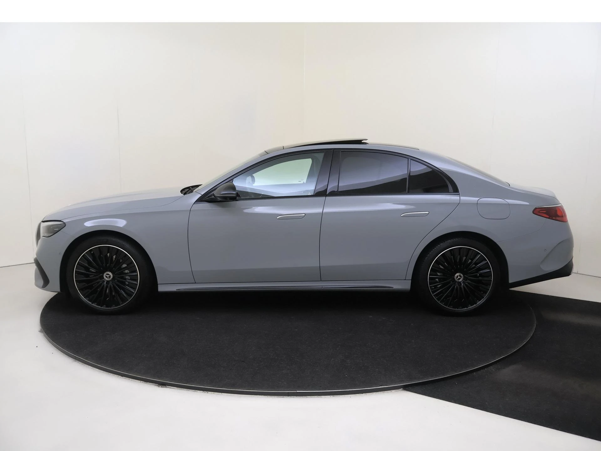 Mercedes-Benz-E-Klasse-image-7