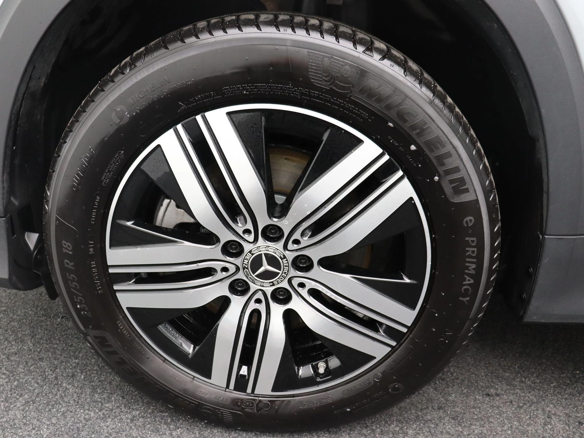 Mercedes-Benz-EQB-image-6