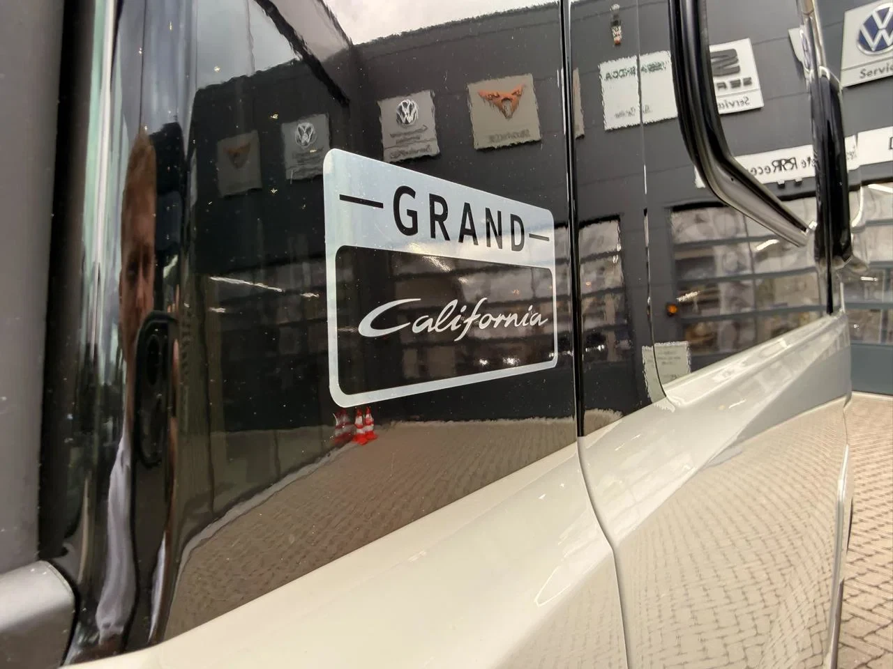 Volkswagen Crafter 50 Fou Lwb Hr Dsl Grand Carlifornia - 2.0TDI 163PK 4SLAAPPLAATSEN AUTOMAAT *APP CONNECT*CAMERA*PDC*ADAPTIVE CRUISE*DOUCHE*WC*