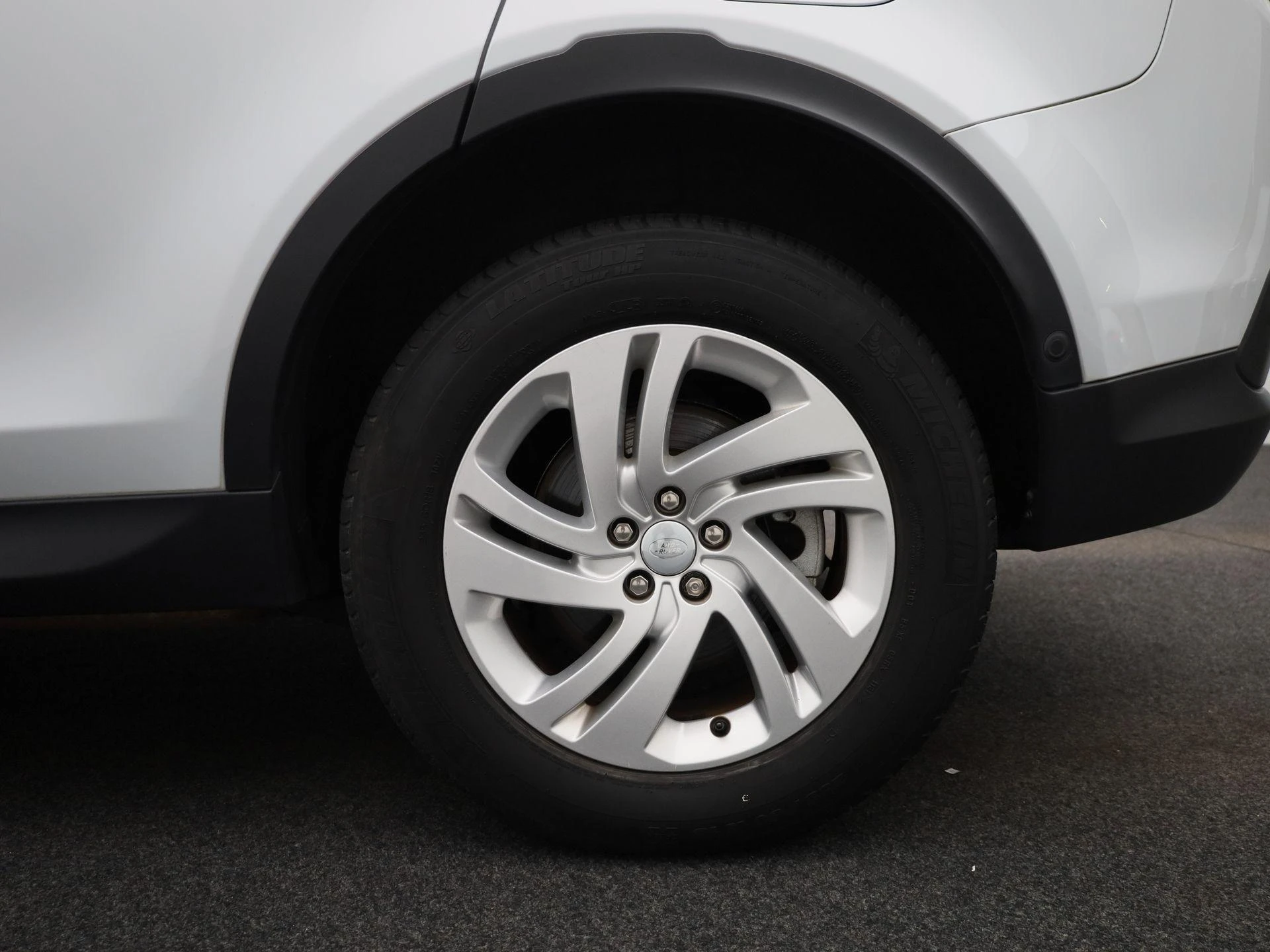 Land Rover-Discovery Sport-image-12