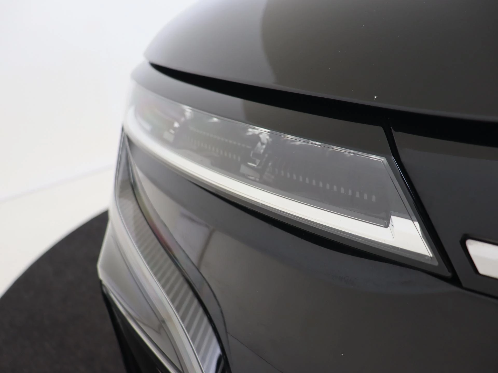 Renault-Megane E-Tech-image-13