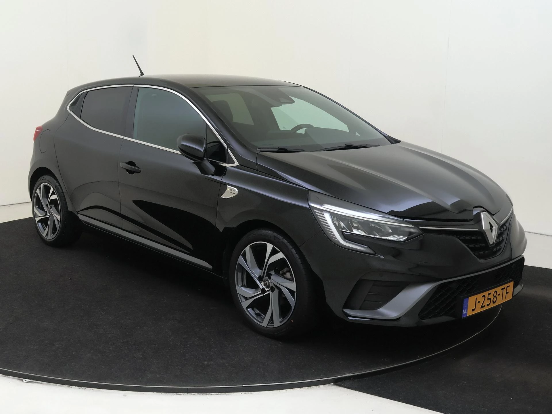 Renault-Clio-image-1