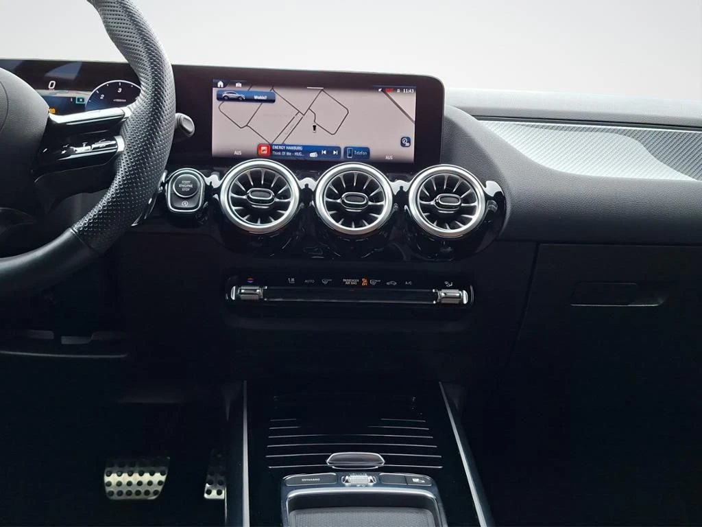 Mercedes-Benz-GLA 180 d-image-18