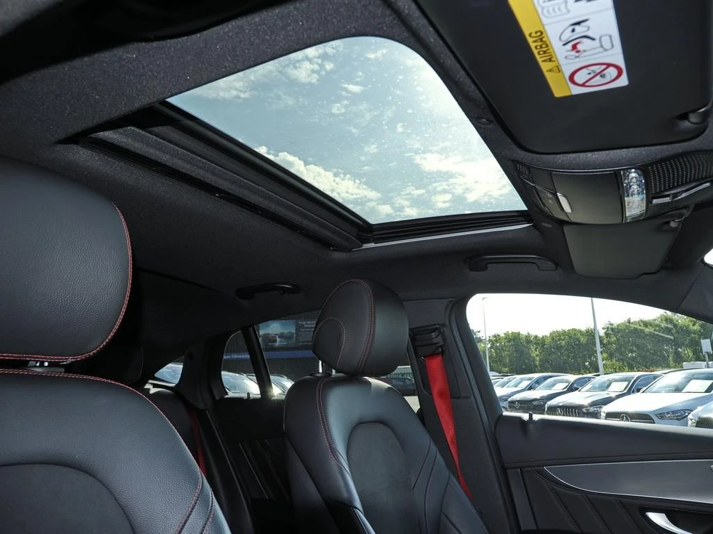 Mercedes-Benz-GLC 200-image-13