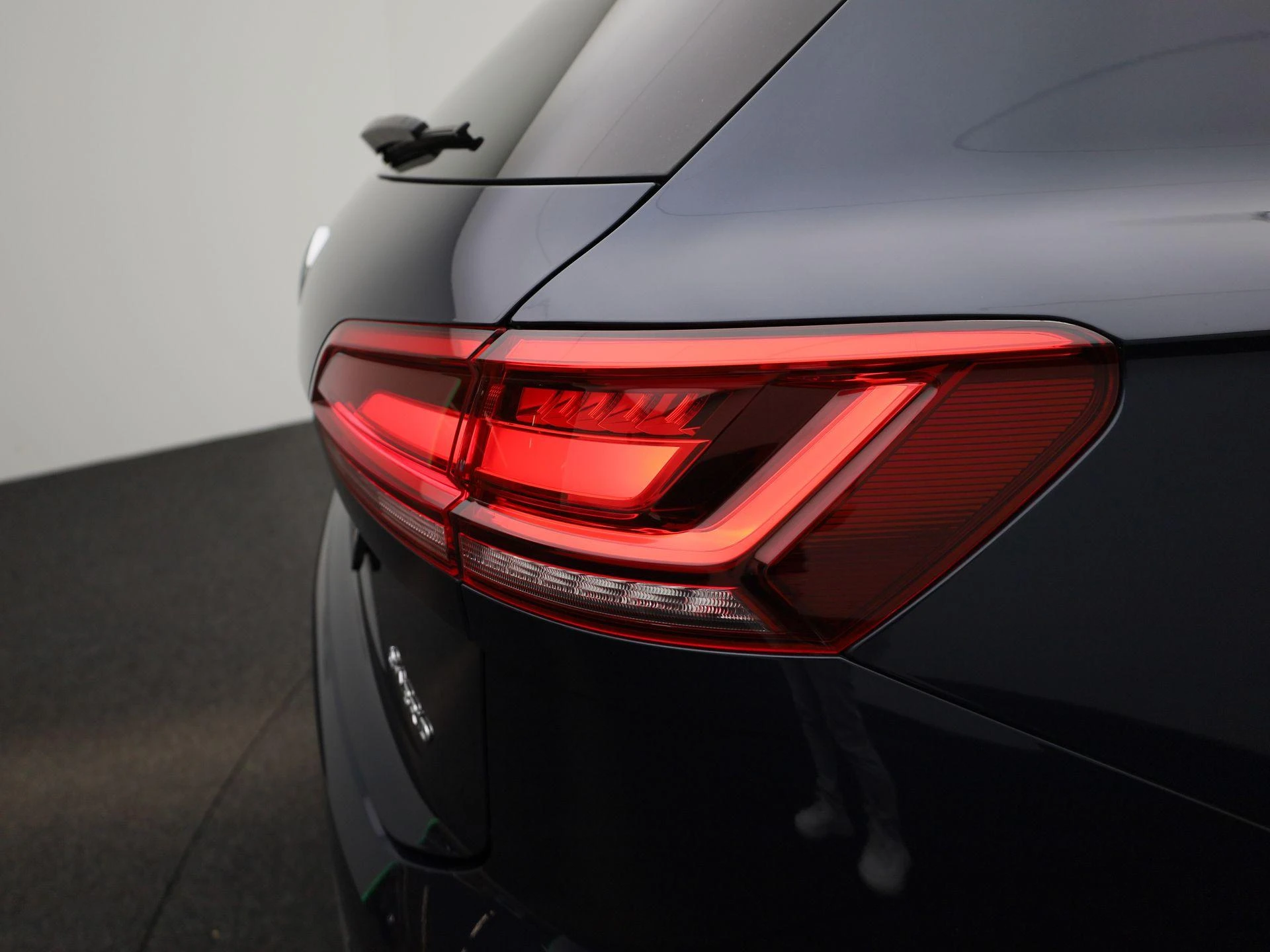 Volkswagen-Touareg-image-42