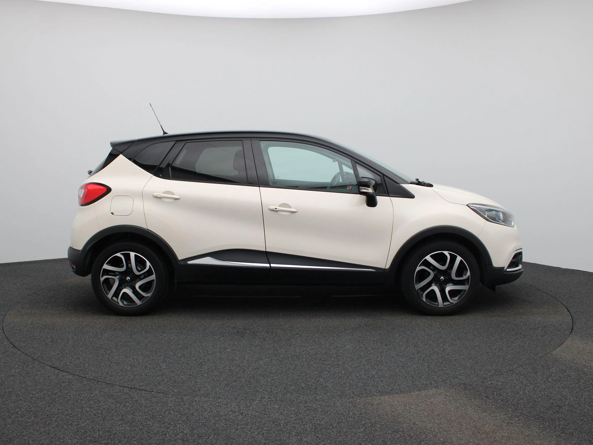 Renault-Captur-image-5