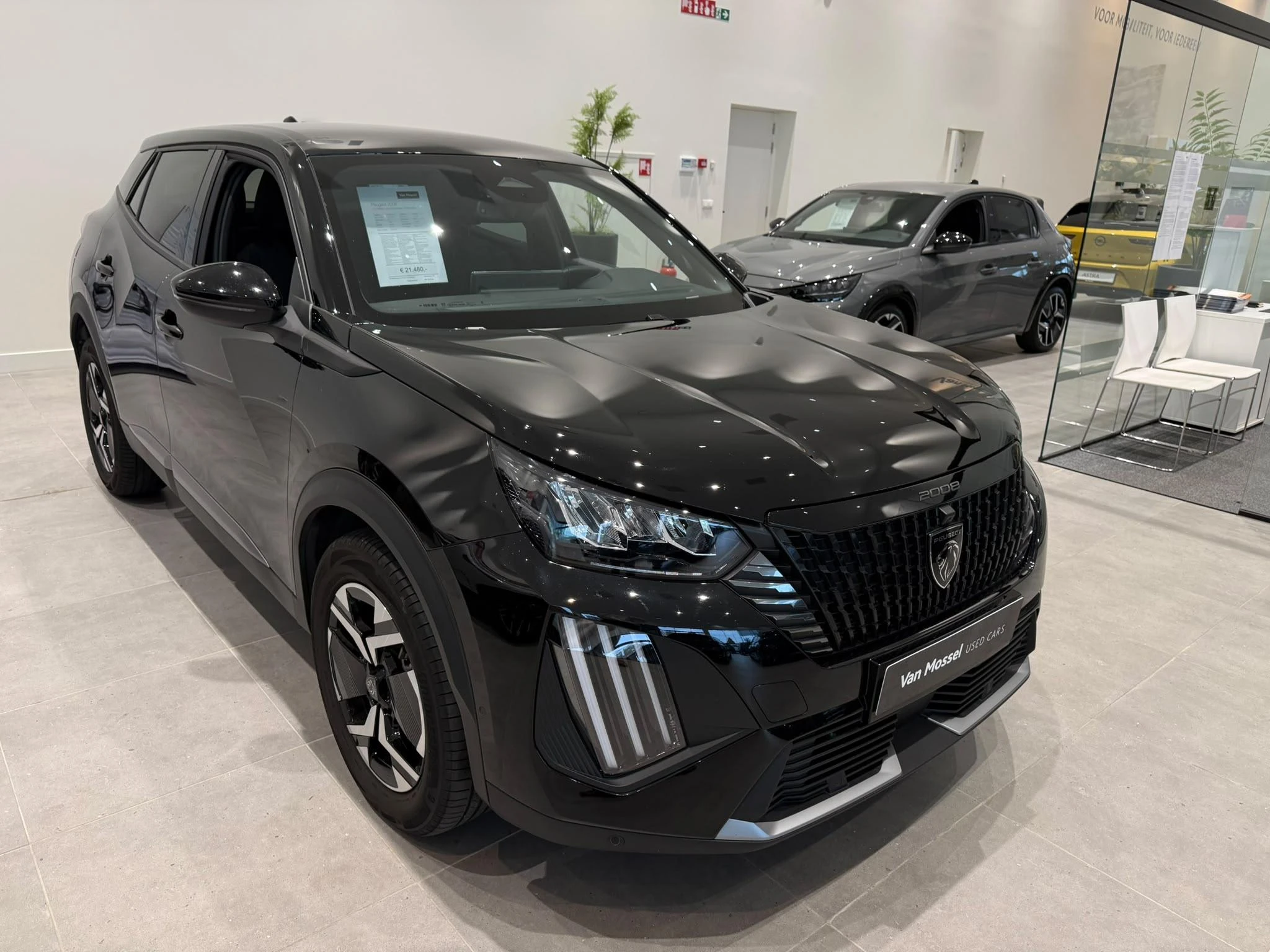 Peugeot-2008-image-2
