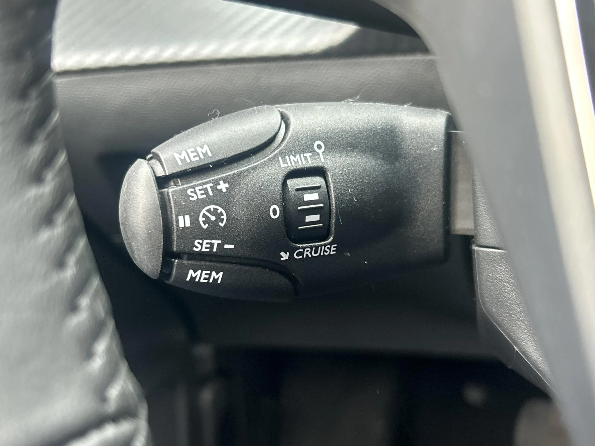 Peugeot-208-image-11