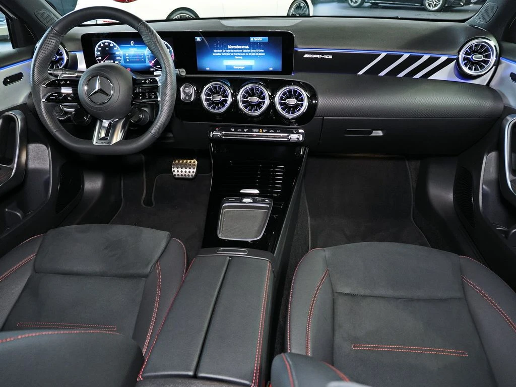 Mercedes-AMG-A-Klasse 35-image-11