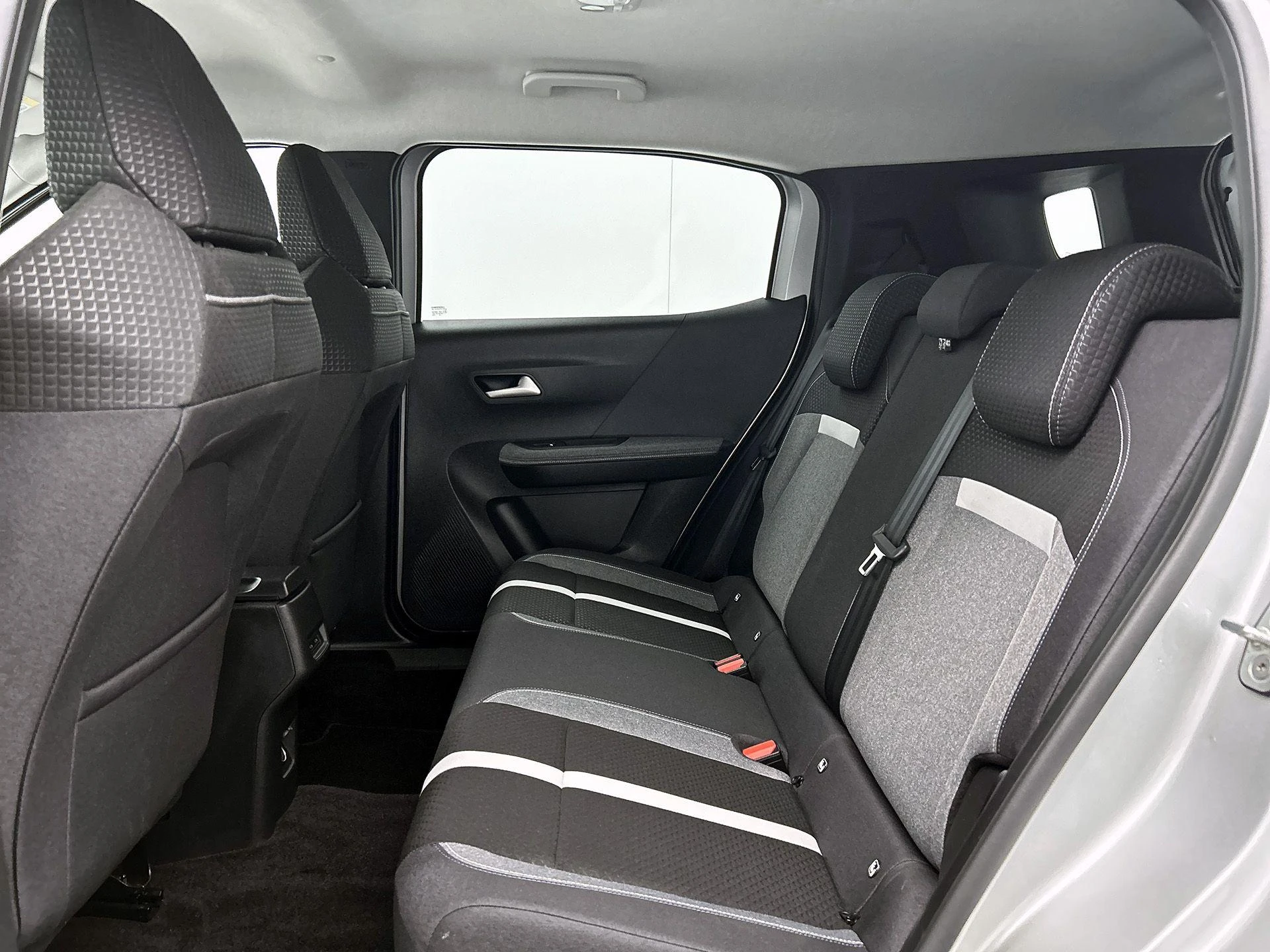 Opel-Frontera-image-26