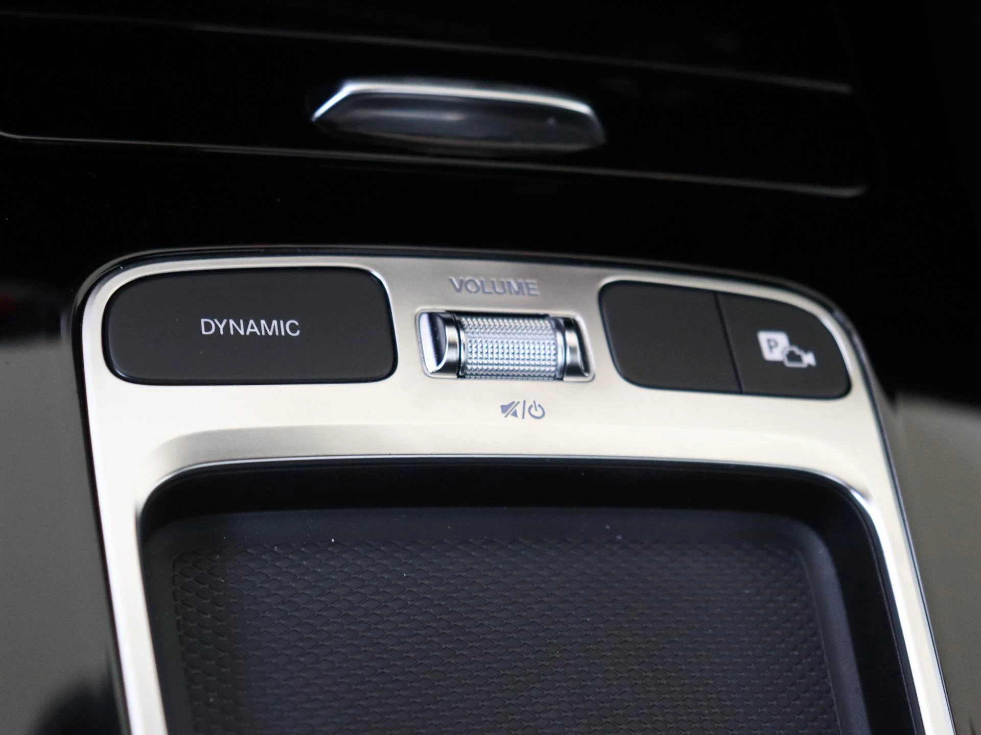 Mercedes-Benz-CLA-image-20