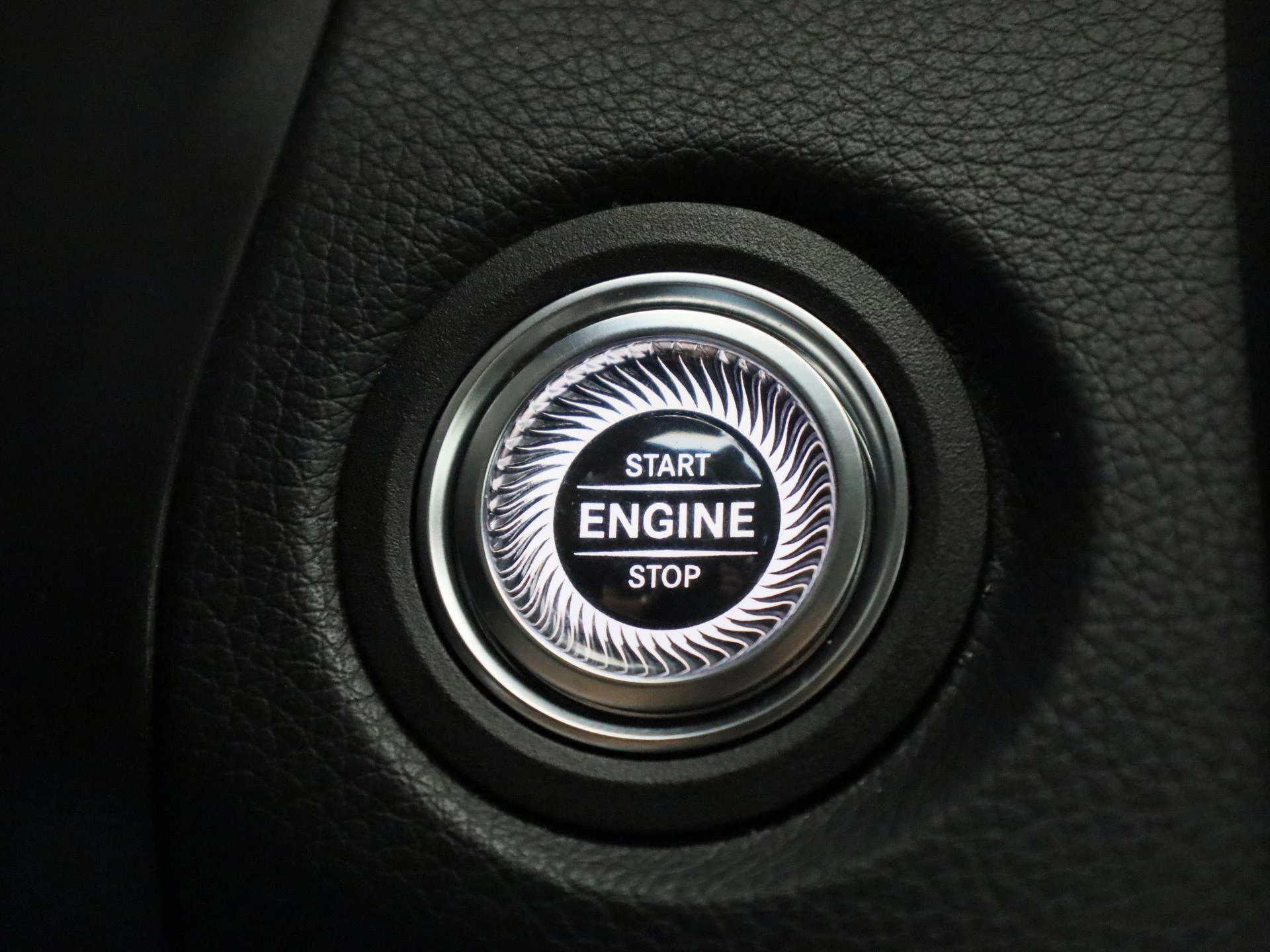 Mercedes-Benz-GLC-image-26