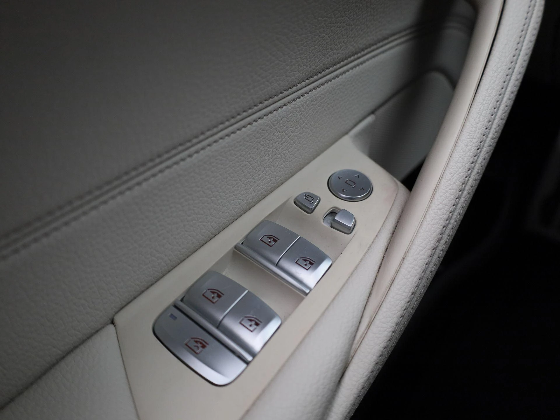 BMW-Série 5-image-25